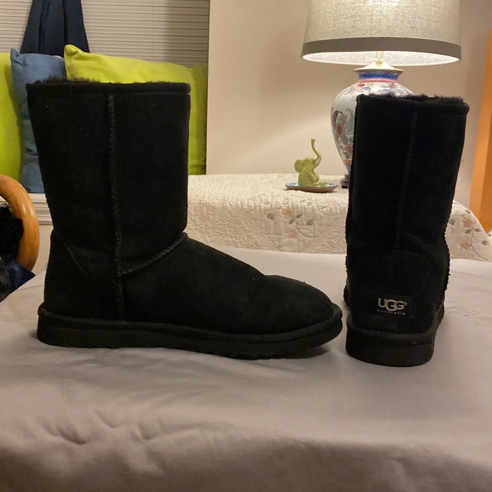 UGG Classic Boots Sz 8 Black, EUC, Authentic. UGGS - Picture 5 of 11